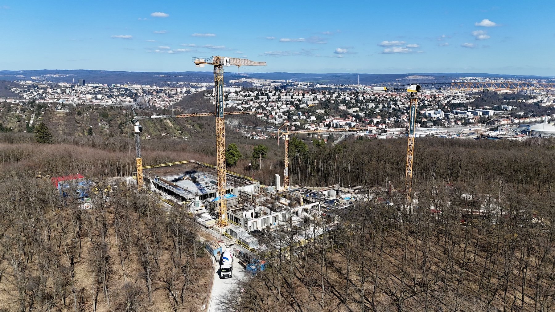 Březen na stavbě Nové Myslivny