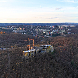 Nová Myslivna: Poslední jeřáb na stavbě