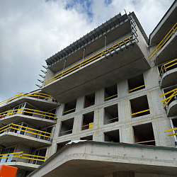 Nová Myslivna: Květen ukazuje technickou i architektonickou náročnost stavby