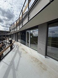 Nová Myslivna v září: práce pokračují napříč celým objektem